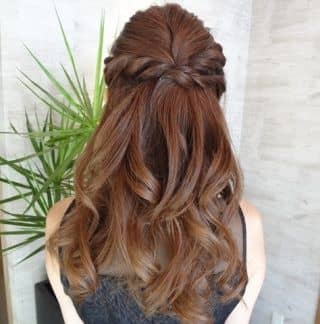５分で出来るヘアーアレンジ、簡単可愛いねじりハーフアップ
