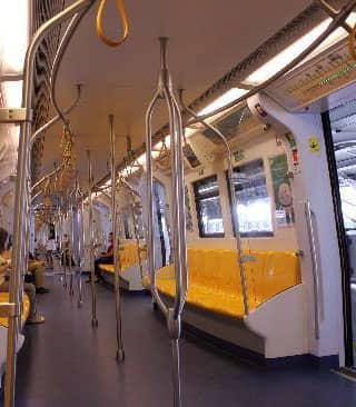 バンコクATAMAヘアーサロンの電車イメージ