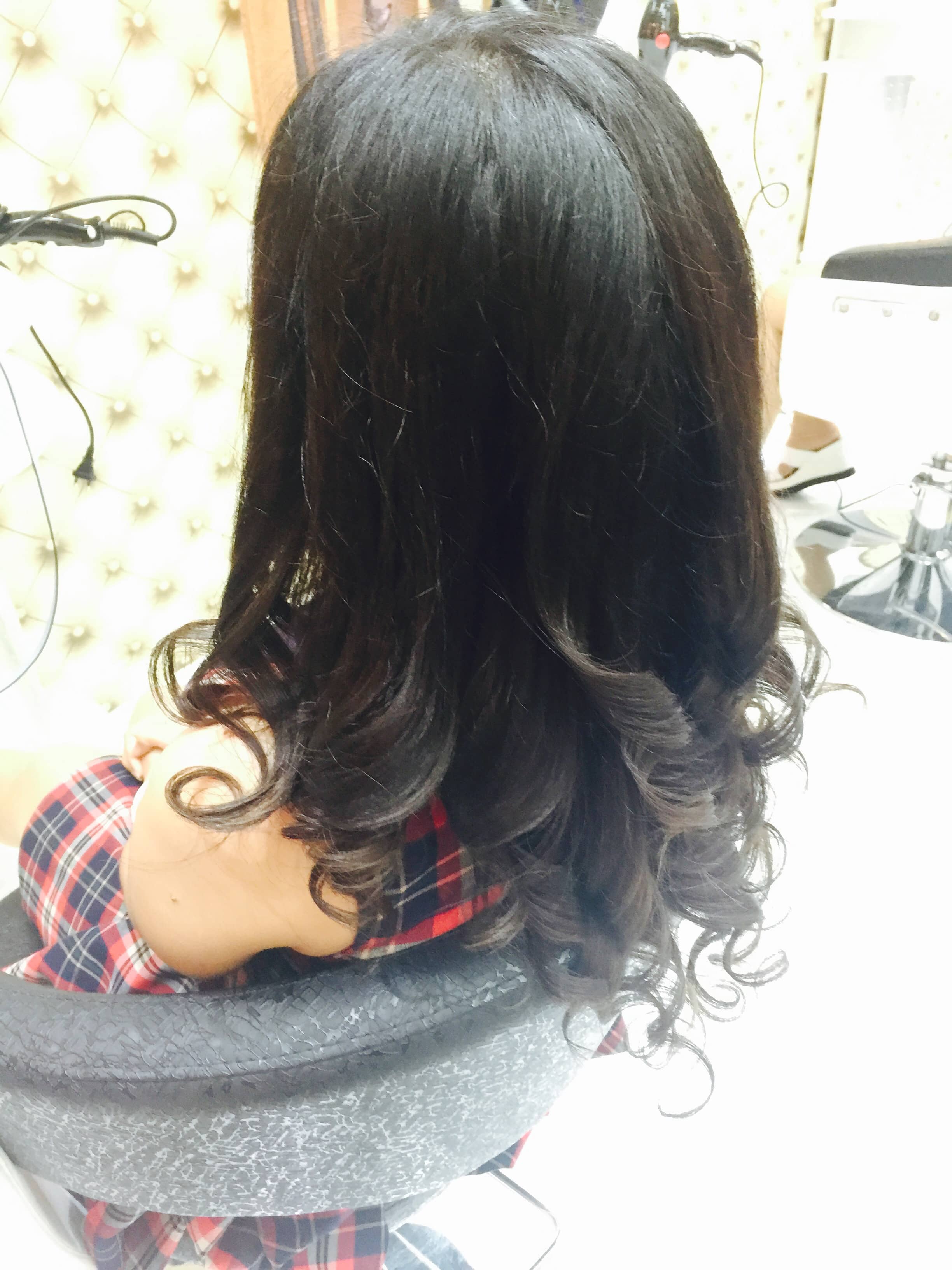 ATAMAヘアーサロンの巻き下ろしカールヘア
