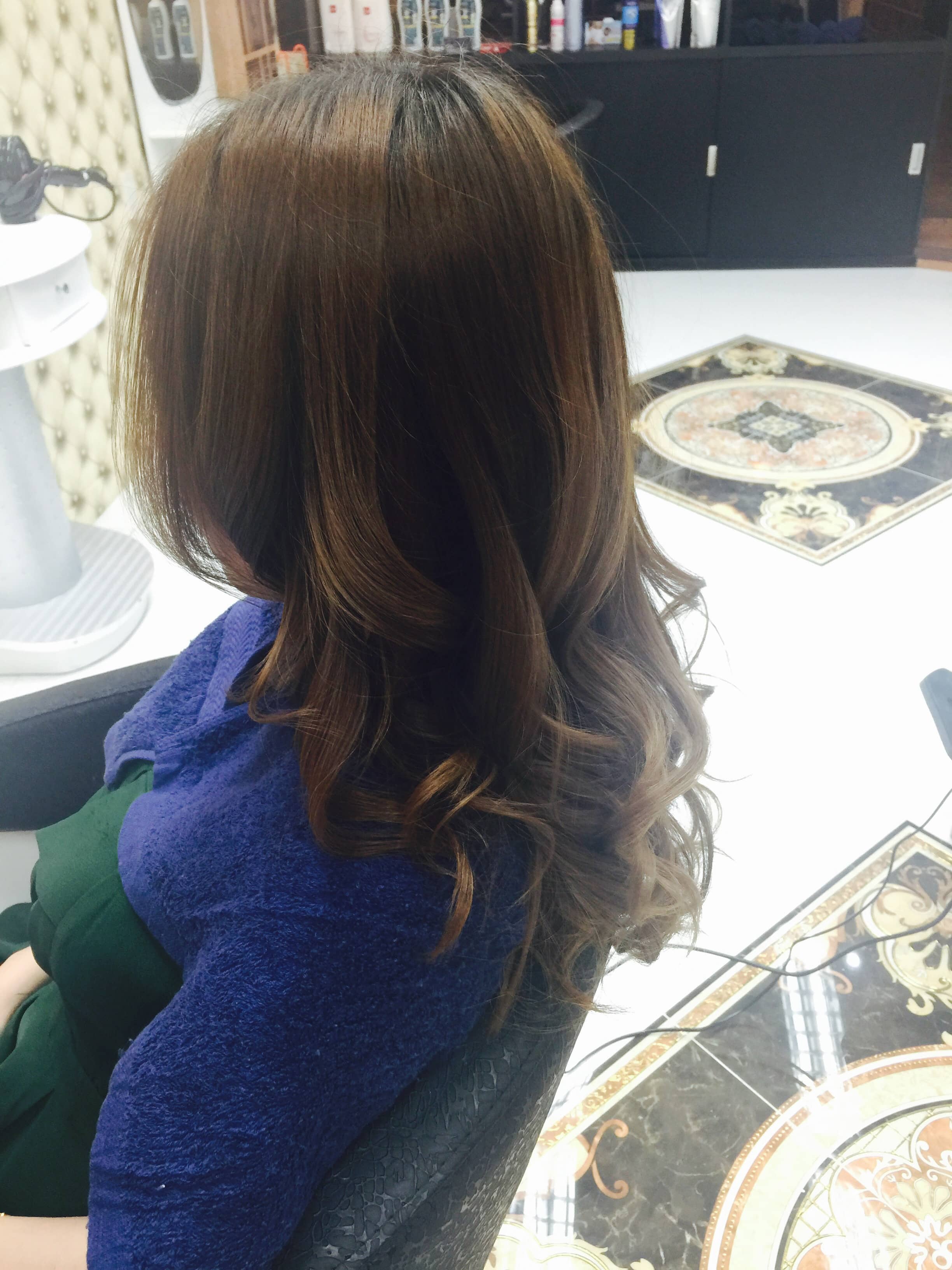 ATAMAヘアーサロンの巻き下ろしカールヘア
