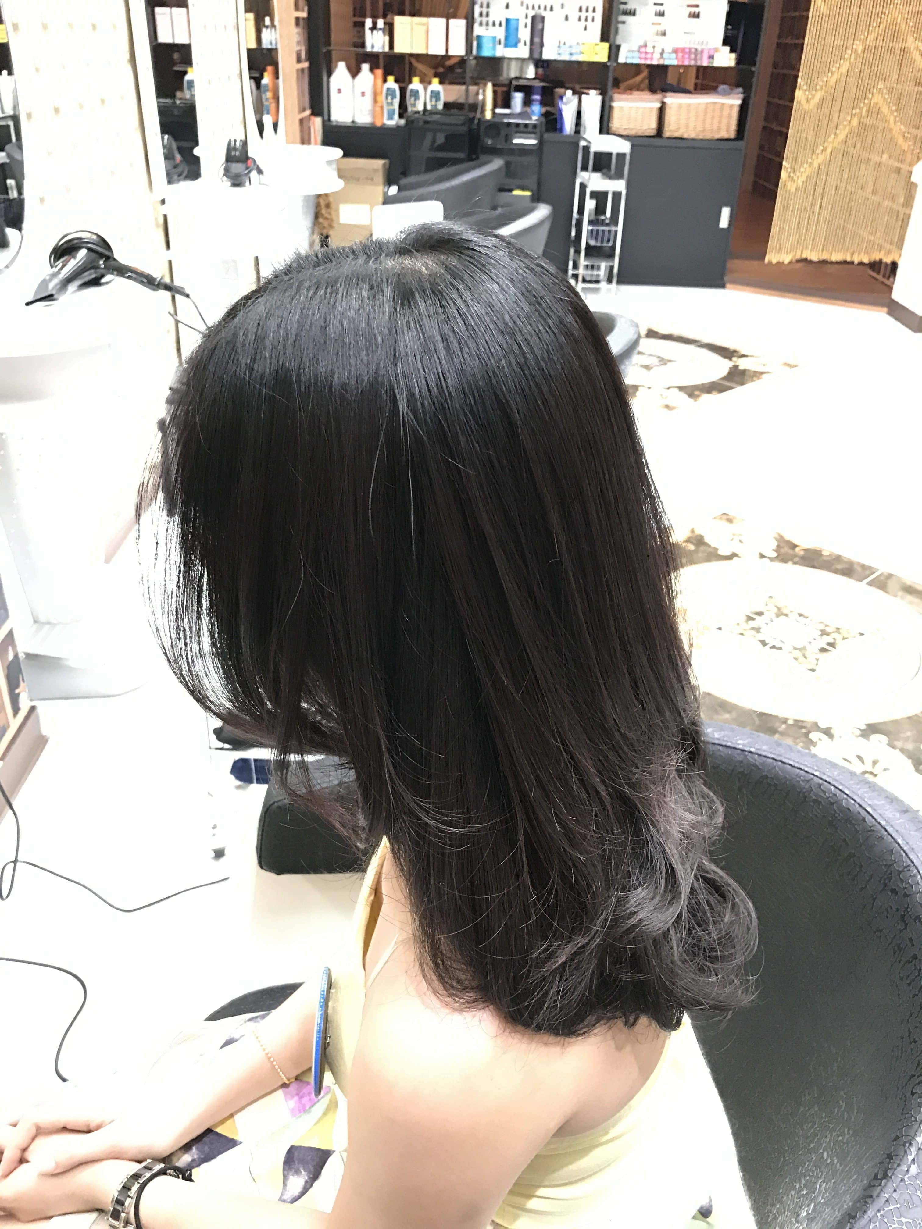 ATAMAヘアーサロンの巻き下ろしカールヘア